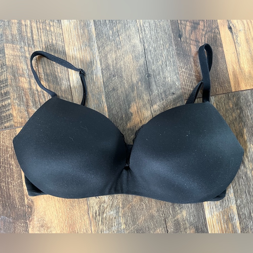 Black Victoria’s Secret bra